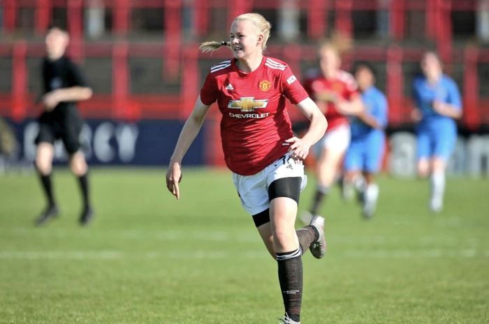 Putri Ole Gunnar Solskjaer, Karna Solskjaer, saat bermain untuk tim wanita Manchester United.