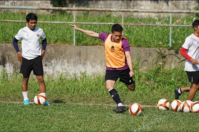 Winger timnas U-23 Indonesia saat menjalani latihan bersama skuad Garuda jelang hadapi timnas Filipina.