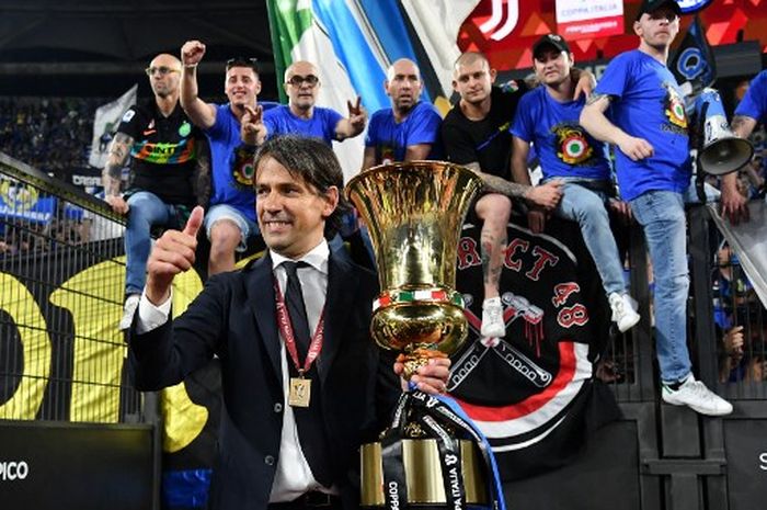 Simone Inzaghi membawa Inter Milan juara Coppa Italia 2021-2022. Kini Inzaghi membidik gelar Piala Super Italia keempatnya sebagai pelatih saat hadapi AC Milan (18/1/2023).