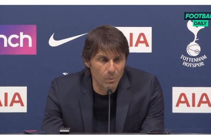 Antonio Conte saat berbicara dalam jumpa pers pascalaga Tottenham vs Arsenal di pekan ke-36 Liga Inggris 2021-2022.