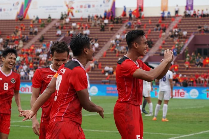 Rizky Ridho merayakan gol kedua Timnas U-23 Indonesia melawan Filipina di Stadion Viet Tri, Phu Tho pada Jumat (13/5/2022).