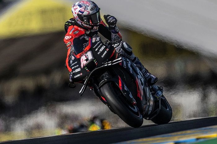 Aleix Espargaro saat jalani sesi latihan bebas di MotoGP Prancis 2022 