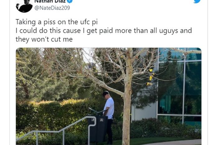 Nate Diaz memamerkan ulahnya buang air kecil di halaman gedung UFC lewat media sosial.