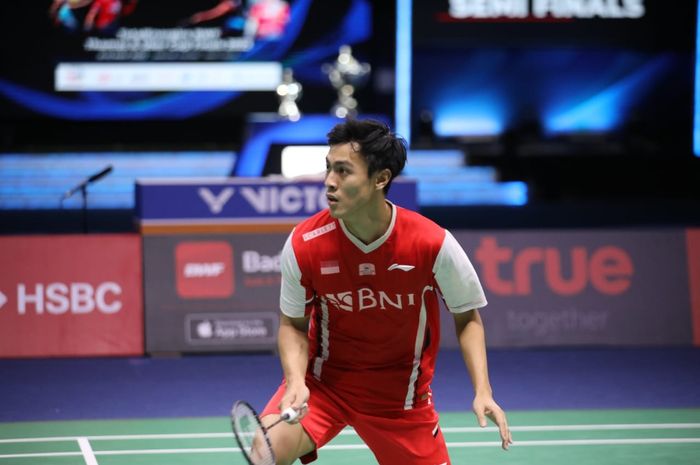 Pemain tunggal putra Indonesia, Shesar Hiren Rhustavito, ketika tampil pada semifinal Thomas Cup 2022 melawan Jepang di Impact Arena, Bangkok, Thailand, Jumat (13/5/2022).