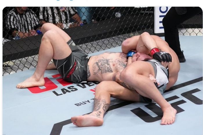 Momen Andre Petroski mengalahkan murid Diaz Bersaudara, Nick Maximov pada UFC Vegas 54 (15/5/2022).