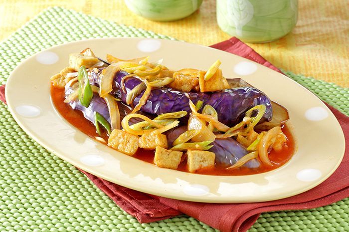 Hidangan terung tahu asam manis untuk lauk sahur Ramadhan