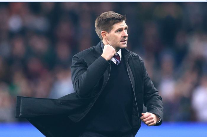 Steven Gerrard disebut-sebut pantas menjadi pengganti Juergen Klopp di Liverpool.