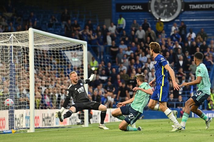 Marcos Alonso sukses menjebol gawang Kasper Schmeichel pada laga Chelsea kontra Leicester City dalam laga tunda pekan ke-27 Liga Inggris 2021-2022, Kamis (19/5/2022) atau Jumat dini hari WIB.