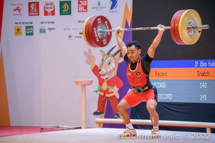Lifter Eko Yuli Irawan saat turun di kelas 61kg putra SEA Games 2021 Vietnam, Jumat (20/5/2022).