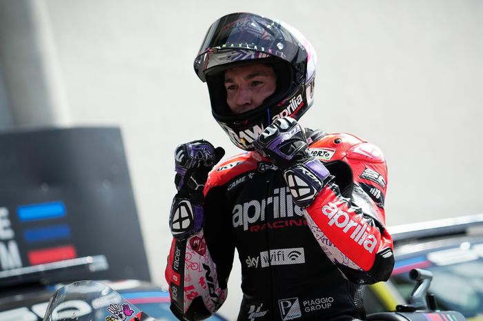 Pembalap Aprilia Racing, Aleix Espargaro, yang belum menandatangani perpanjangan kontrak dengan timnya.