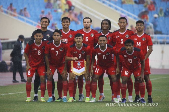 Timnas Sepak Bola Indonesia bertanding melawan Malaysia pada laga perebutan medali perunggu SEA Games 2021 Vietnam di Stadion My Dinh, Hanoi, Vietnam, Minggu (22/05).