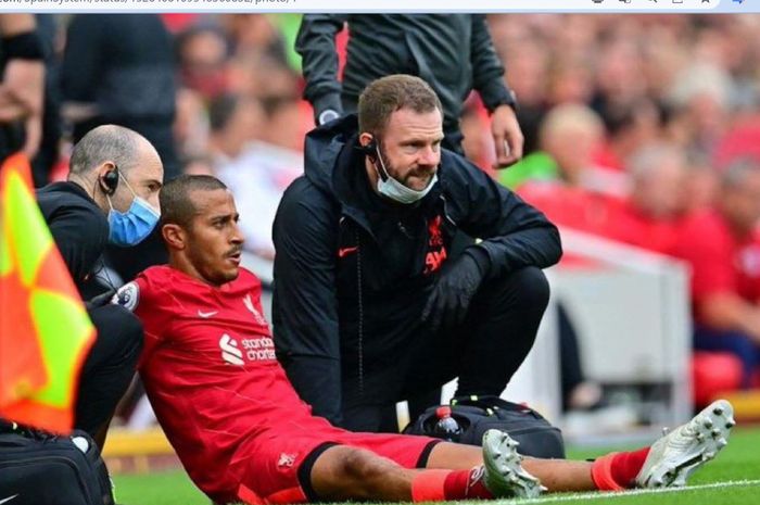 Thiago Alcantara mengalami cedera dalam laga antara Liverpool dan Wolverhampton Wanderers di Stadion Anfield, Minggu (22/5/2022).