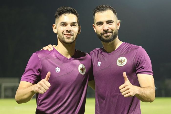 Dua pemain naturalisasi timnas Indonesia, Sandy Walsh dan Jordi Amat, sempat menghadapi striker anyar Persija Jakarta, Michael Krmencik, di Liga Belgia.
