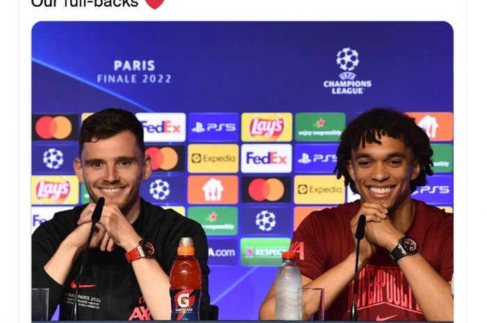 Bek Liverpool, Andrew Robertson (kiri) dan Trent Alexander-Arnold.