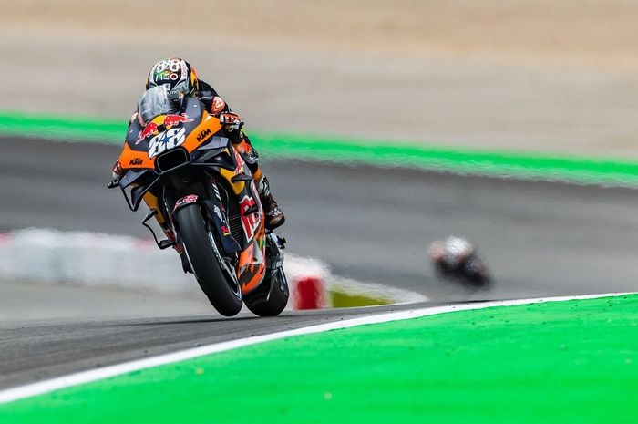 Pembalap KTM di MotoGP 2022, Miguel Oliveira, yang pernah raih podium kedua pada seri Jerman 2021.