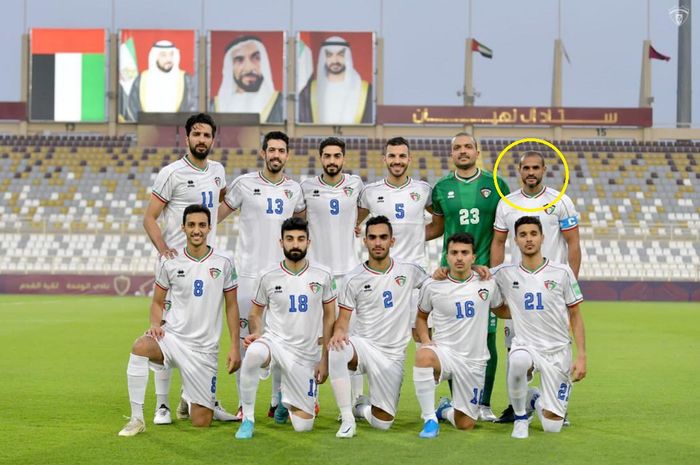 Timnas Kuwait berfoto sebelum meladeni Singapura 1 Juni lalu. Bader Al Mutawa (lingkaran kuning) akan kembali mengapteni timnya untuk menjamu Timnas Indonesia di Kualifikasi Piala Asia 2023.