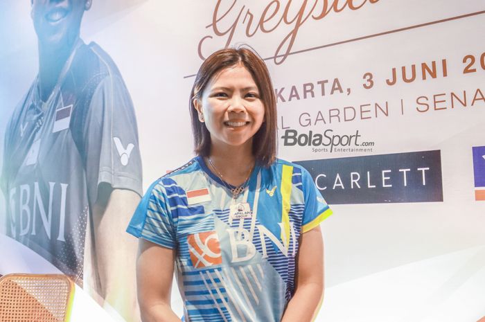 Greysia Polii nampak tersenyum saat ditemui dalam acara perpisahannya sebagai atlet bulu tangkis di Social Garden, Senayan, Jakarta, 3 Juni 2022.