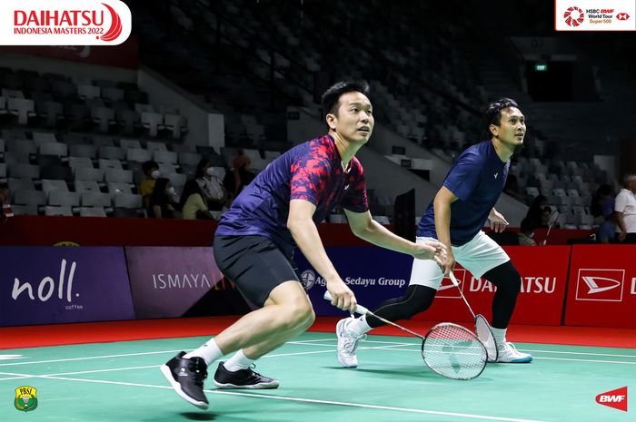 Ganda putra Indonesia, Mohammad Ahsan/Hendra Setiawan menjajal lapangan Istora Senayan Jakarta jelang Indonesia Masters 2022, Minggu (5/6/2022)