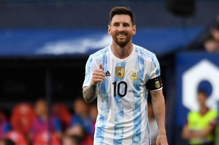 Lionel Messi berhasil mencetak 5 gol saat laga melawan Estonia dalam laga persahabatan di Stadion El Sadar, Minggu (5/6/2022) atau Senin dini hari WIB. Dari satu pencapaian itu, Messi menghasilkan 10 statistik yang mengagumkan.