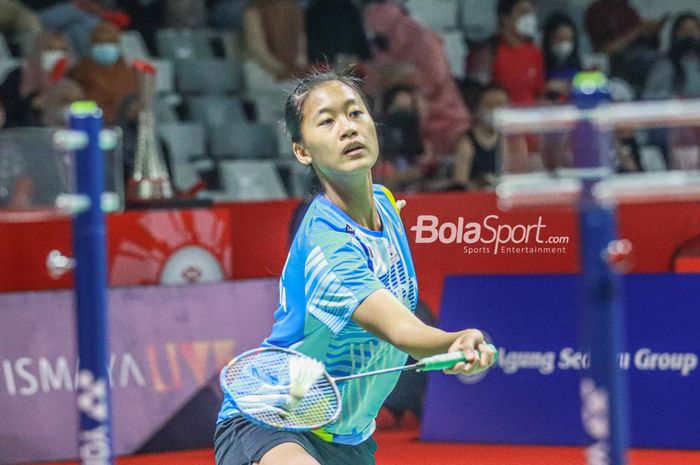 Pebulutangkis tunggal putri Indonesia, Putri Kusuma Wardani (Putri KW), sedang bertanding di Indonesia Masters 2022.