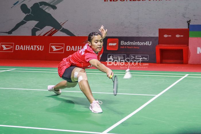 Atlet bulu tangkis tunggal putri Indonesia, Gregoria Mariska Tanjung, sedang bertanding di Istora Senayan, Jakarta pada 8 Juni 2022.