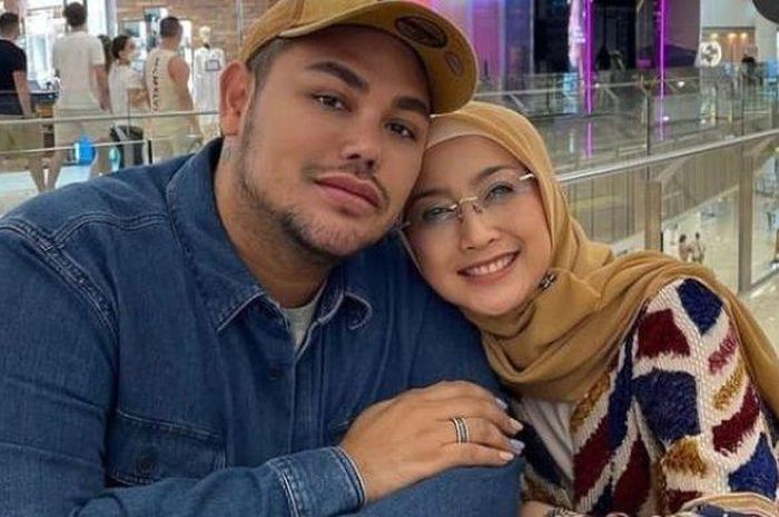 Rupanya Bukan hanya Ayu Ting Ting, Ivan Gunawan Kepergok Beri Hadiah