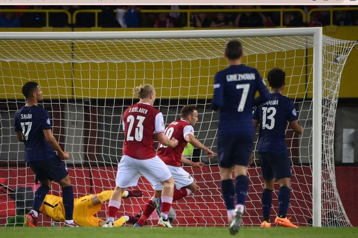 Penyerang Austria, Andreas Weimann, merayakan gol ke gawang Prancis dalam matchday ketiga UEFA Nations League Grup A1 di Ernst-Happel-Stadion, Jumat (10/6/2022).