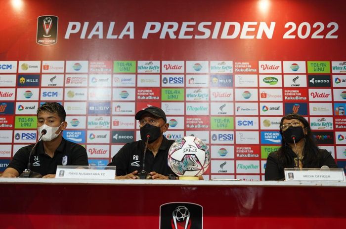 Pelatih dan pemain RANS Nusantara FC, Rahmad Darmawan dan Hamdan Zamzani.