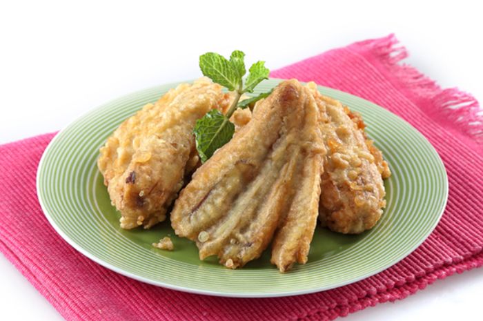 Hidangan pisang goreng simpel dan nikmat untuk disajikan sebagai menu buka puasa Ramadan.