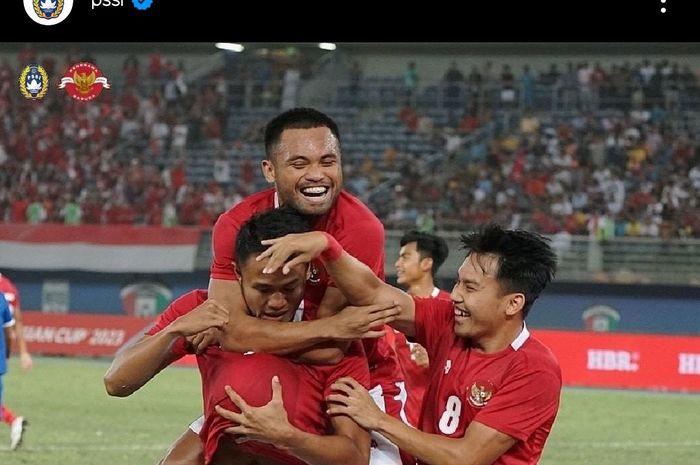 Pemain Timnas Indonesia, Dimas Drajad mencetak gol ke gawang Nepal pada laga terakhir penyisihan Grup A Kualifikasi Piala Asia 2023 di Stadion Internasional Jaber Al-Ahmed, Kuwait City, Rabu (15/6/2022).