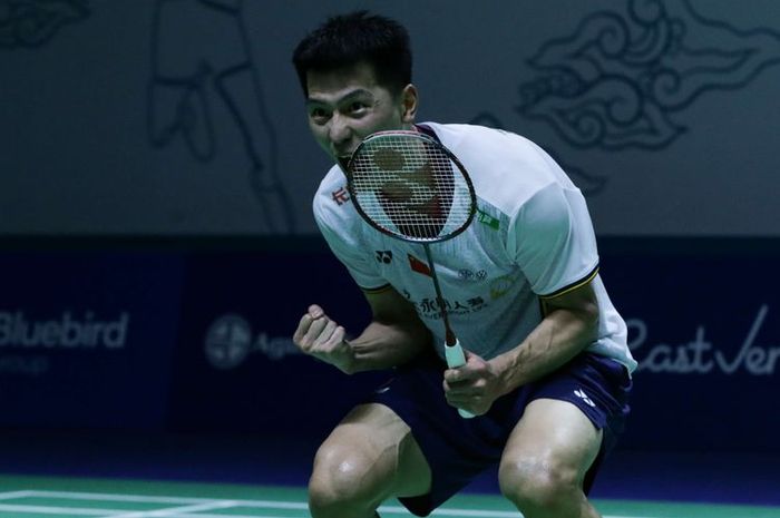 Selebrasi tunggal putra China, Zhao Jun Peng usai kalahkan Jonatan Christie di Indonesia Open 2022