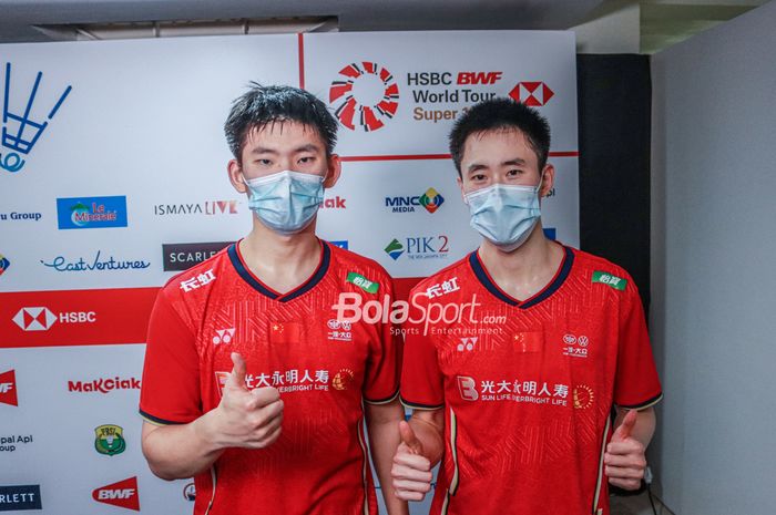 Pasangan ganda putra China, Liu Yu Chen dan Ou Xuan Yi, setelah mengalahkan wakil Indonesia, Fajar Alfian/Muhammad Rian Ardianto, di perempat final Indonesia Open 2022. Mereka kini mengejar titel pertama sebagai pasangan setelah lolos ke final.