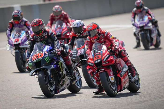 Aksi Francesco Bagnaia (Ducati Lenovo), Fabio Quartararo (MOnster Energy Yamaha), dan Aleix Espargaro (Aprilia Racing) pada MotoGP Jerman 2022.