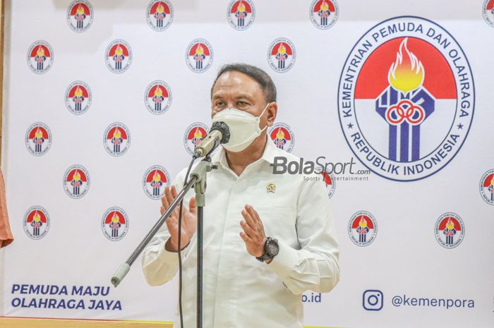 Menteri Pemuda dan Olahraga Republik Indonesia, Zainudin Amali, sedang memberikan keterangan kepada awak media di Kantor Kemenpora, Senayan, Jakarta, 23 Juni 2022.