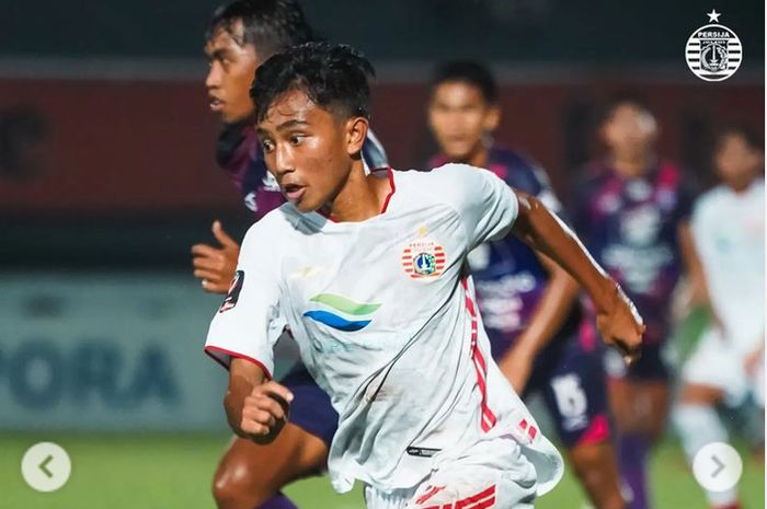 Pemain muda Persija Jakarta saat menghadapi RANS Nusantara FC dalam laga lanjutan Grup B Piala Presiden 2022, di Stadion Segiri Samarinda, Rabu (22/6/2022).