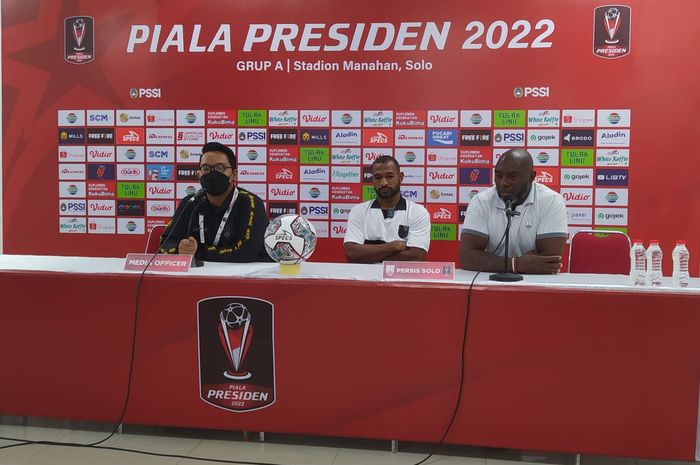 Pelatih Persis Solo, Jacksen F Tiago, dalam sesi jumpa pers jelang laga melawan Dewa United, Kamis (23/6/2022).