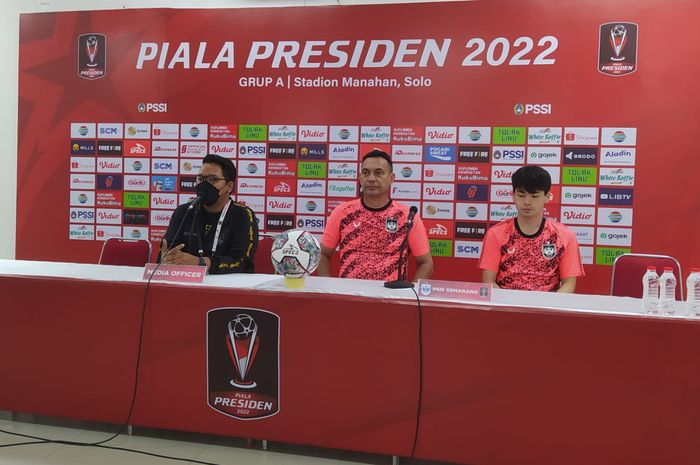 Pelatih PSIS Semarang, Sergio Alexandre dan Taisei Marukawa dalam sesi jumpa pers jelang laga melawan PSS Sleman, Kamis (23/6/2022).