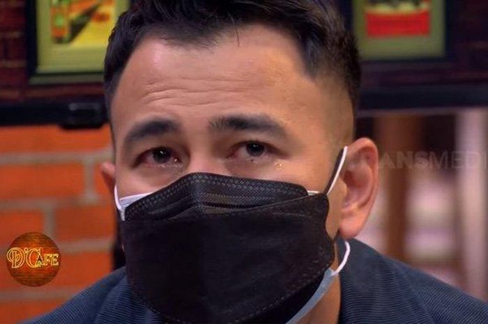 Raffi Ahmad menangis teringat dosa di masa lalu (YouTube/TRANS7 OFFICIAL)
