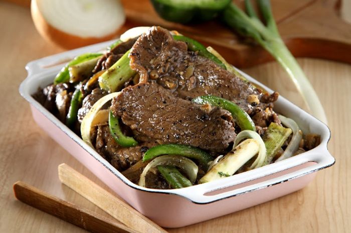 Sajian resep masakan daging sapi lada hitam untuk menu makan malam