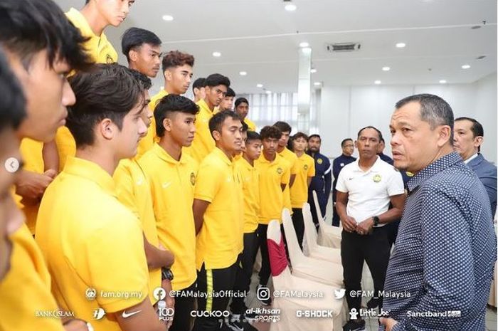 Presiden FAM mengadakan pertemuan dengan skuad Timnas U-19 Malaysia menjelang tampil di Piala AFF U-19 2022.