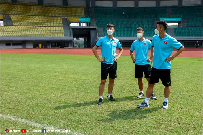 Timnas U-19 Vietnam saat mengunjungi Stadion Patriot Chandrabhaga, Bekasi, Kamis (30/6/2022).