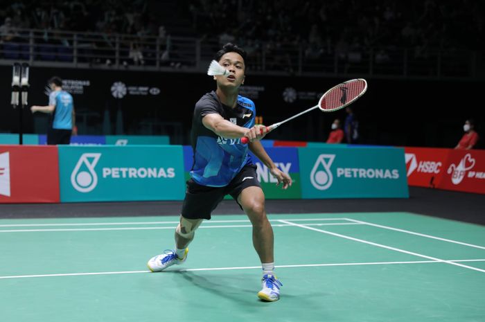 Pebulu tangkis tunggal putra Indonesia, Anthony Sinisuka Ginting, pada babak kedua Malaysia Open 2022 di Axiata Arena, Kuala Lumpur, Kamis (30/6/2022).