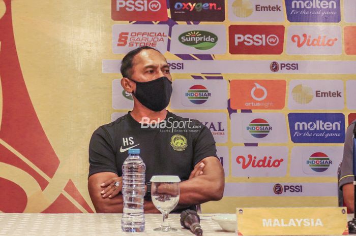 Pelatih timnas U-19 Malaysia, Hassan Sazali Mohd Waras, nampak hadir dalam sesi jumpa pers Piala AFF U-19 2022 di Hotel Century, Senayan, Jakarta, 1 Juli 2022.