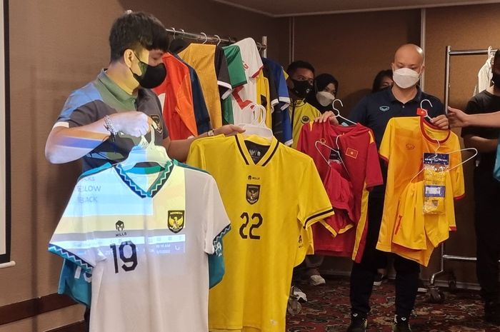 Penampakan Jersey tandang (away) dan jersey kiper timnas Indonesia bocor karena bakal dipakai timnas U-19 Indonesia di Piala AFF U-19 2022.