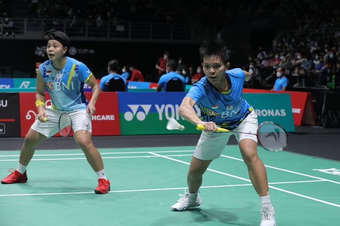 Pasangan ganda putri Indonesia, Apriyani Rahayu/Siti Fadia Silva Ramadhanti, pada babak perempat final Malaysia Open 2022 di Axiata Arena, Kuala Lumpur, Jumat (1/7/2022).