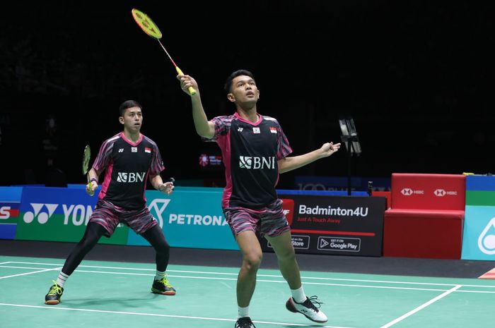 Aksi ganda putra Indonesia, Fajar Alfian/Muhammad Rian Ardianto, pada babak semifinal Malaysia Open 2022.