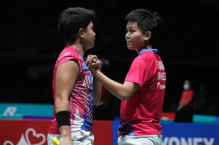 Ganda putri Indonesia, Apriyani Rahayu/Siti Fadia SIlva Ramadhanti saat berlaga di semifinal Malaysia Open 2022, di Axiata Arena, Kuala Lumpur, Malaysia, Sabtu (2/7/2022).