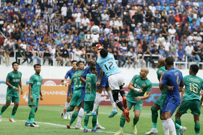 Duel PSIS Semarang vs Bhayangkara FC pada laga perempat final Piala Presiden 2022 di Stadion Jatidiri, Semarang, Jawa Tengah, Minggu (3/7/2022).