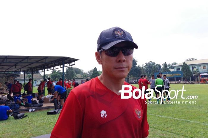 Shin Tae-yong memimpin sesi latihan Timnas U-19 Indonesia
