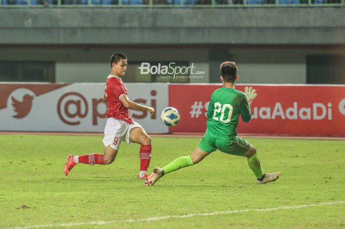 Striker Timnas U-19 Indonesia , Hokky Caraka saat mencetak gol keempat dalam kemenangan 7-0 atas Brunei Darussalam di ajang Piala AFF U-19 2022